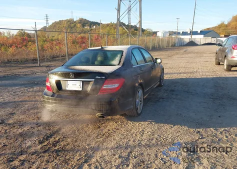 2013 Mercedes-Benz C 300 Sport 4Matic z USA, uszkodzony, nr VIN WDDGF8AB7DR244098